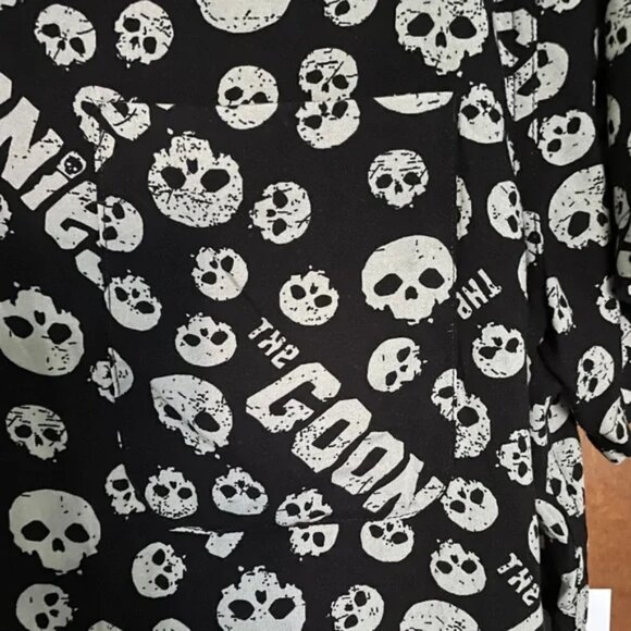 GOONIES print super comfortable rayon fabric Hawaiian shirt style short sleeve M - Picture 4 of 9